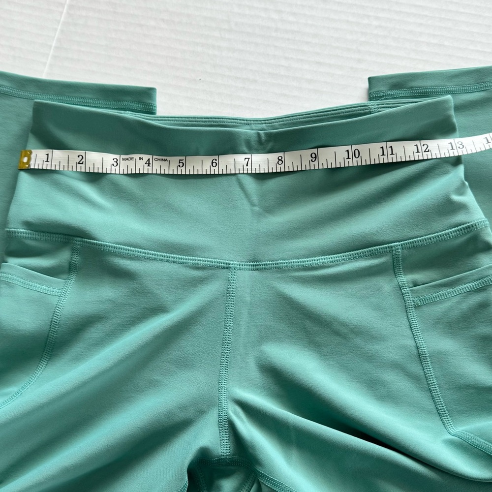 Old Navy Powersoft Capri Leggings - Picture 4 of 8